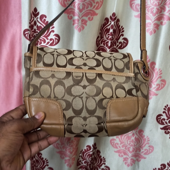 Coach - Picture 5 of 8